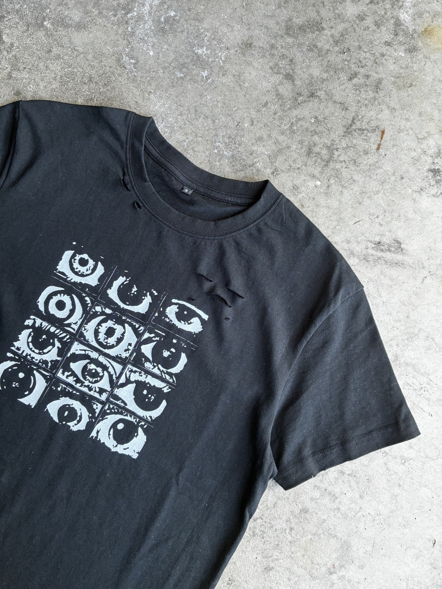 "eyes" tee